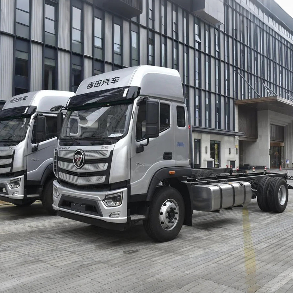 Foton Eurocargo R Series 240 hp 4x2 8.6-meter box truck