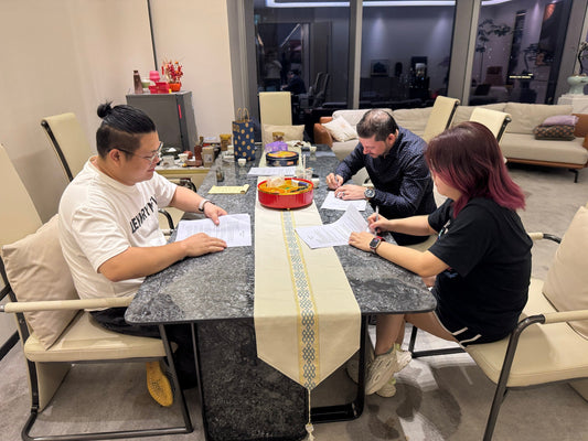 Foreign Trade Company "Bofeng Hechuang (Shenzhen) Technology Development Co., Ltd." and Overseas Client Sign Automobile Export Contract
