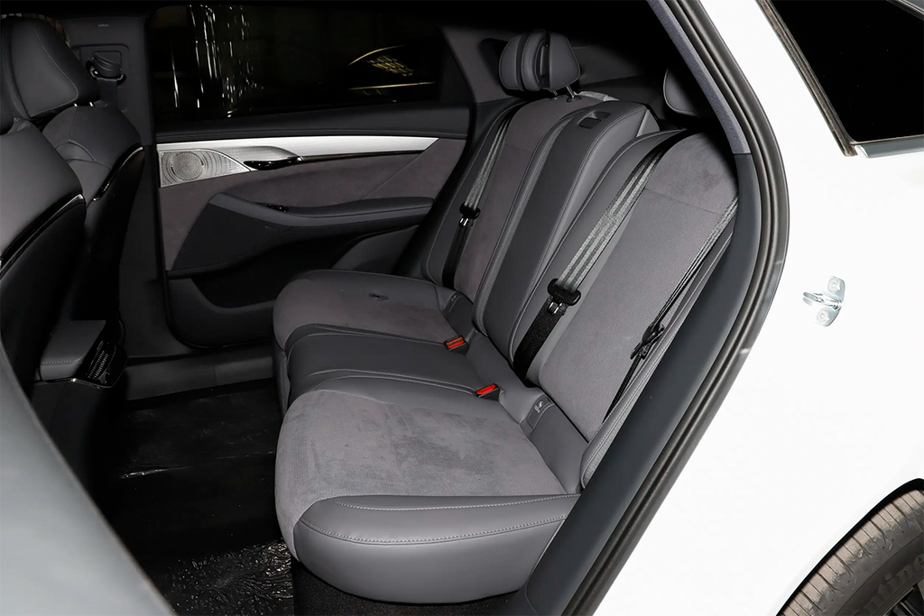 2024 Voyah Passion PHEV 4WD Hybrid Sedan — BFHC Auto Export