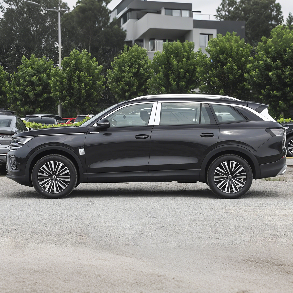 فولكس فاجن تافندر 330TSI موديل 2025، دفع ثنائي - شركة BFHC لتصدير السيارات