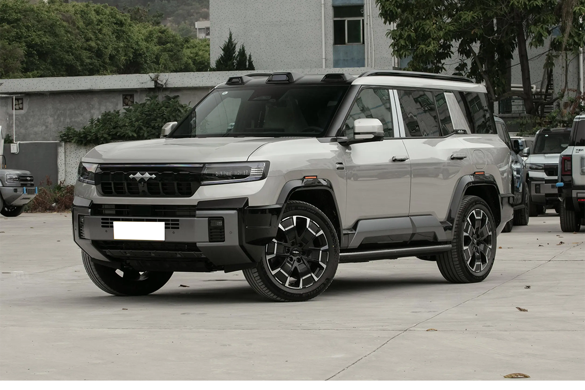 2025 Leopard 8 SUV Hybrid Car — BFHC Auto Export