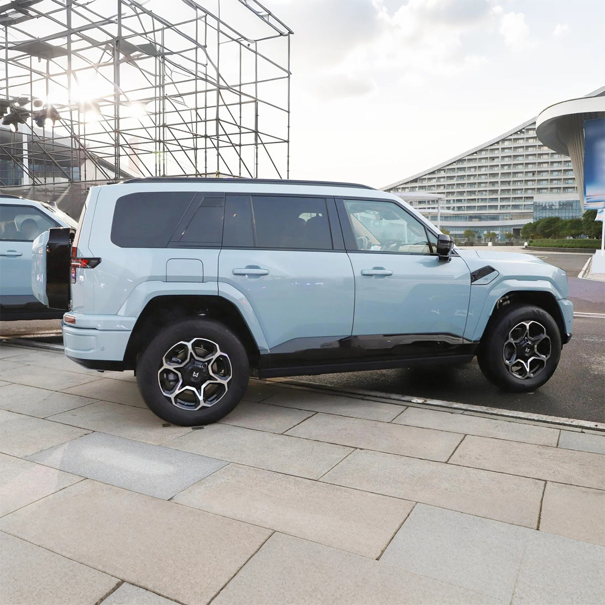 2025 Mhero 817 Hybrid SUV