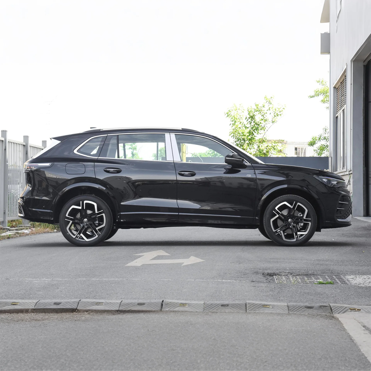 2026 Tiguan L Gasoline SUV— BFHC Auto Export