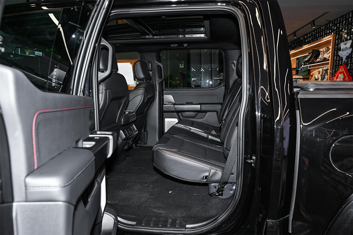 2025 Ford F-150 Raptor Gasoline Pickup