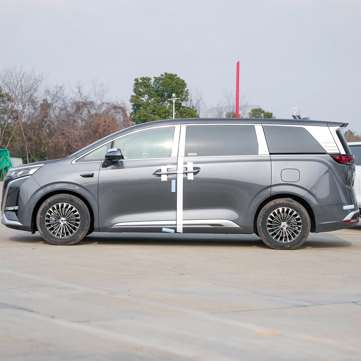 2025 Denza D9 DM Hybrid MPV