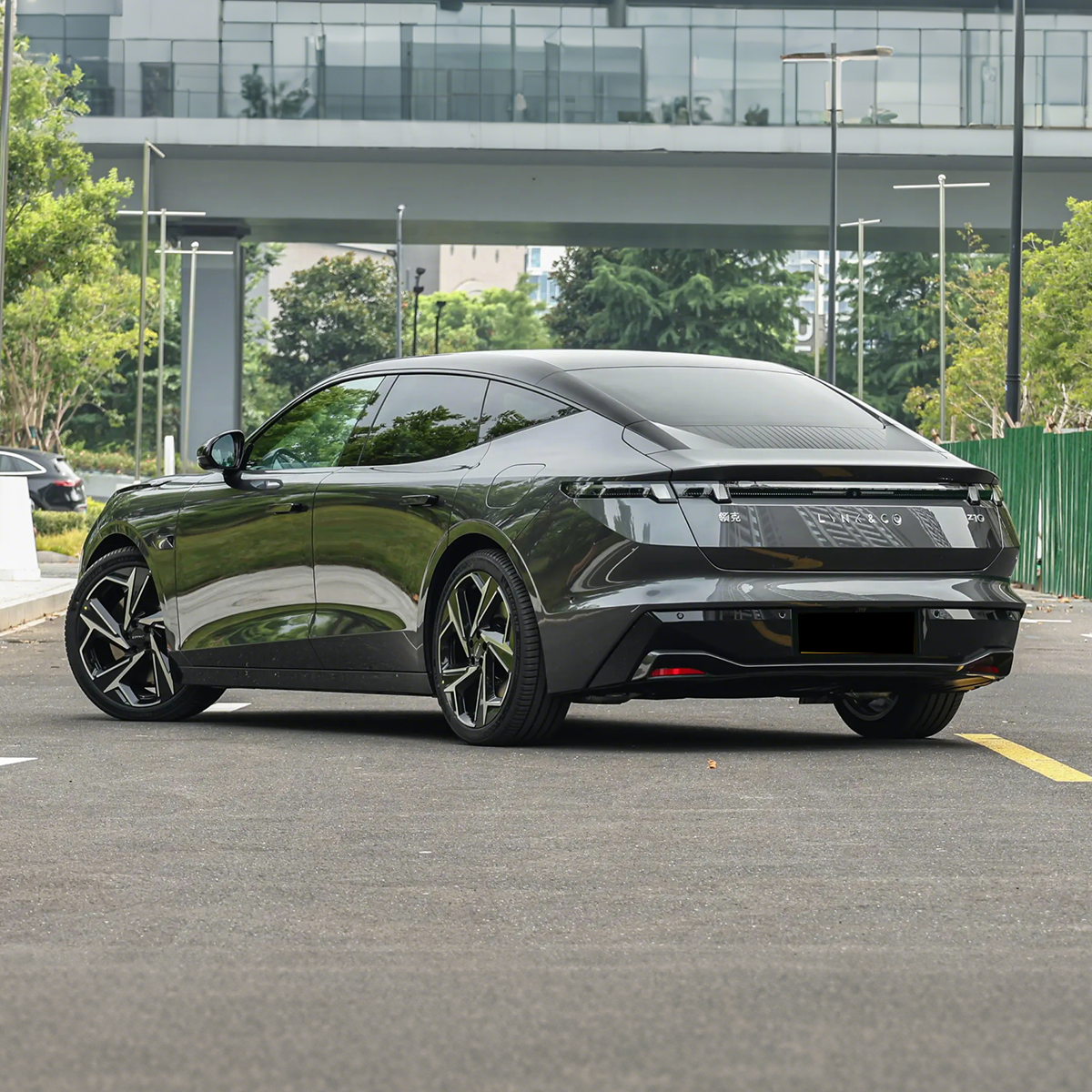 2025 Lynk & co Z10 Electric Sedan