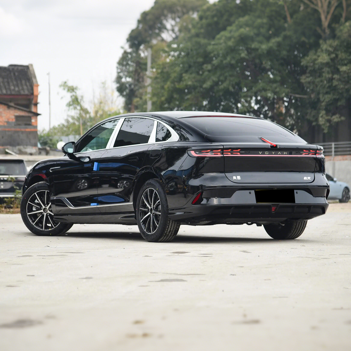 2024 Voyah Passion PHEV 4WD Hybrid Sedan