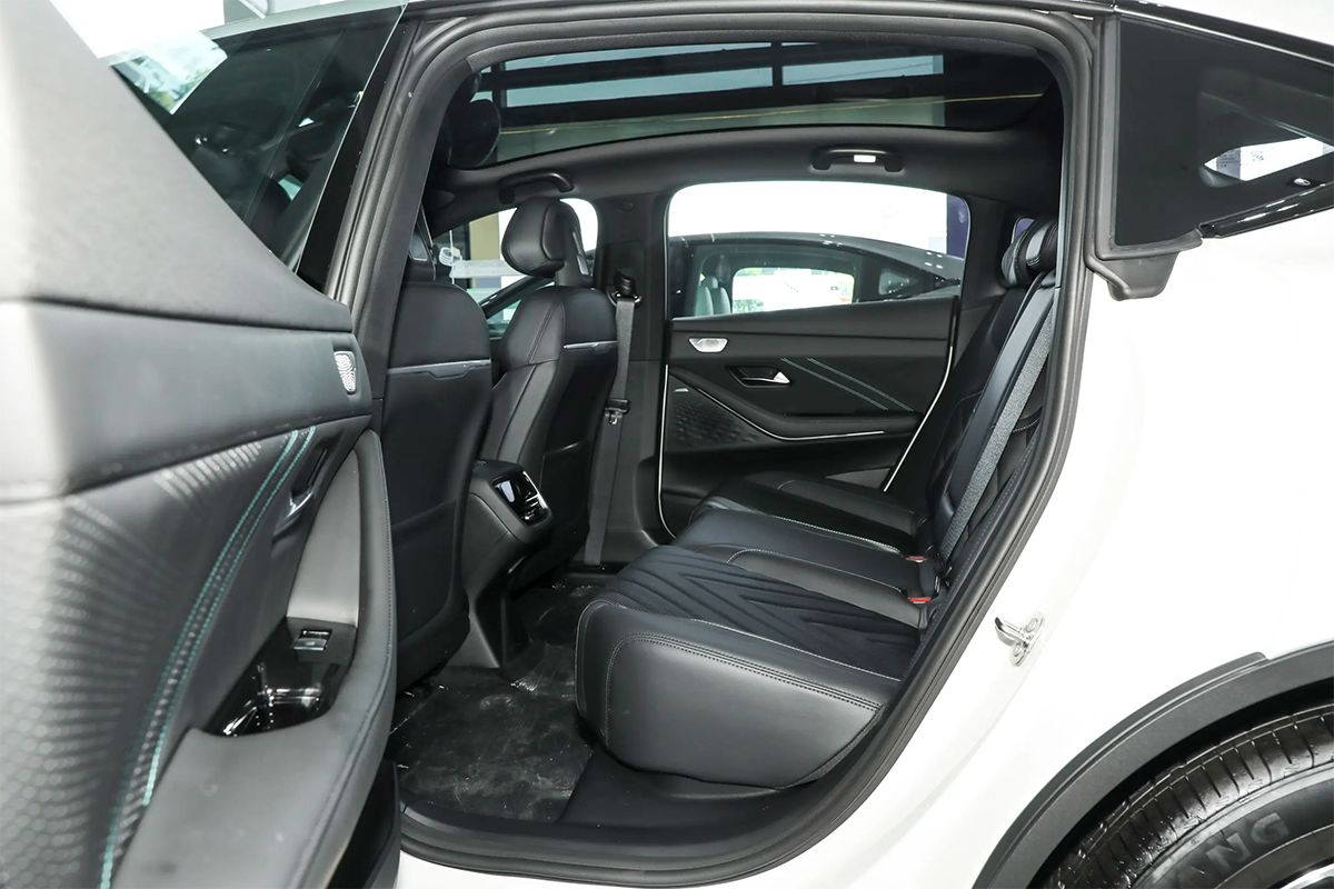 2025 Deepal SL03 Hybrid Sedan