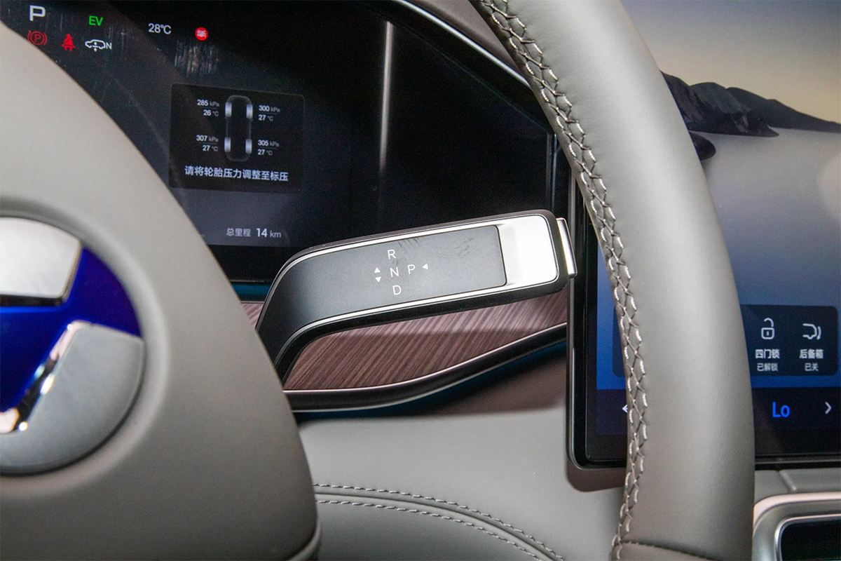 2026 Denza N9 DM Hybrid SUV