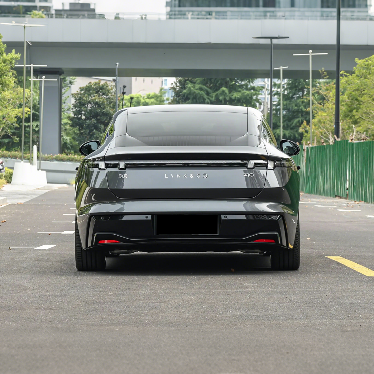 2025 Lynk & co Z10 Electric Sedan