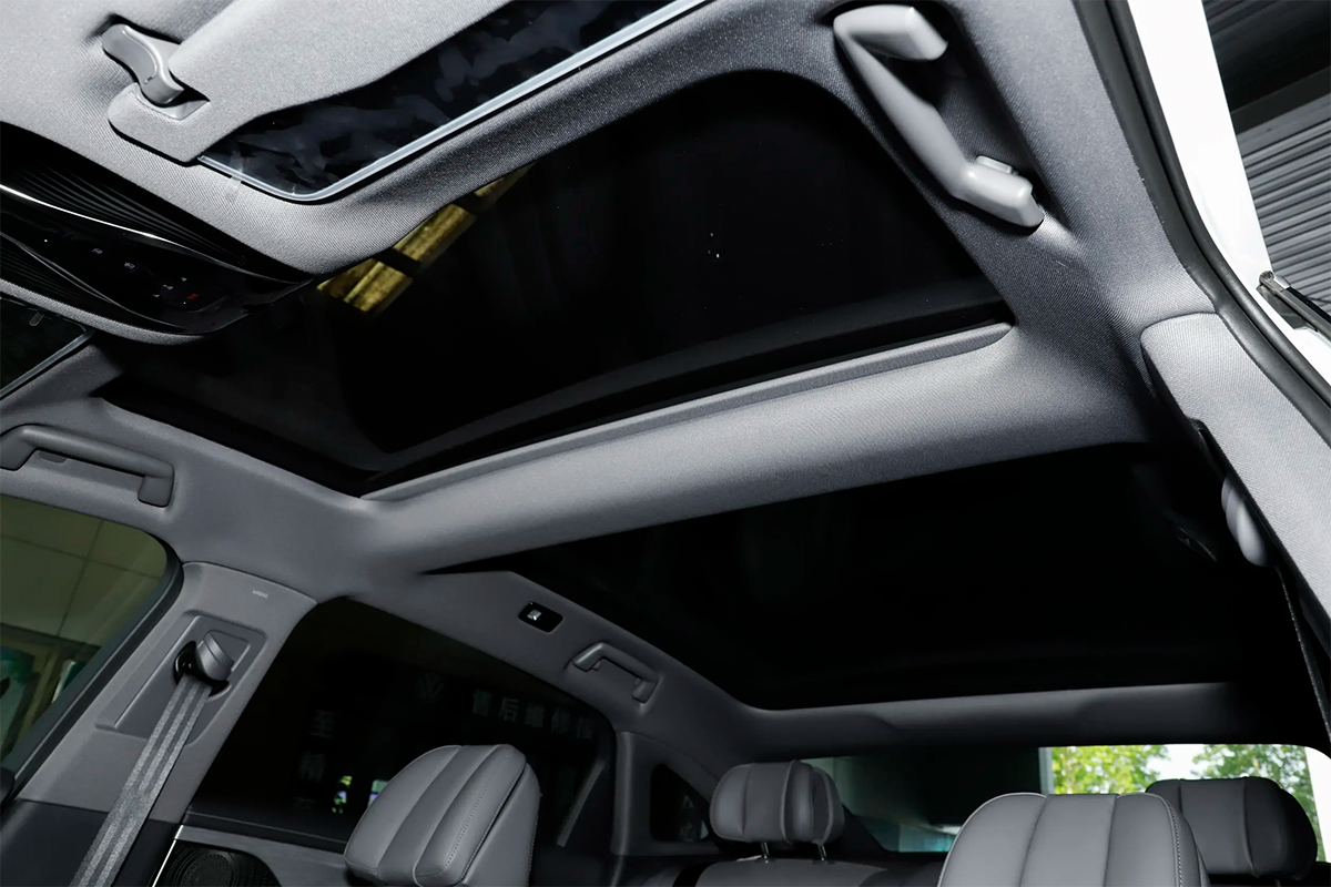 2024 Voyah Passion PHEV 4WD Hybrid Sedan — BFHC Auto Export
