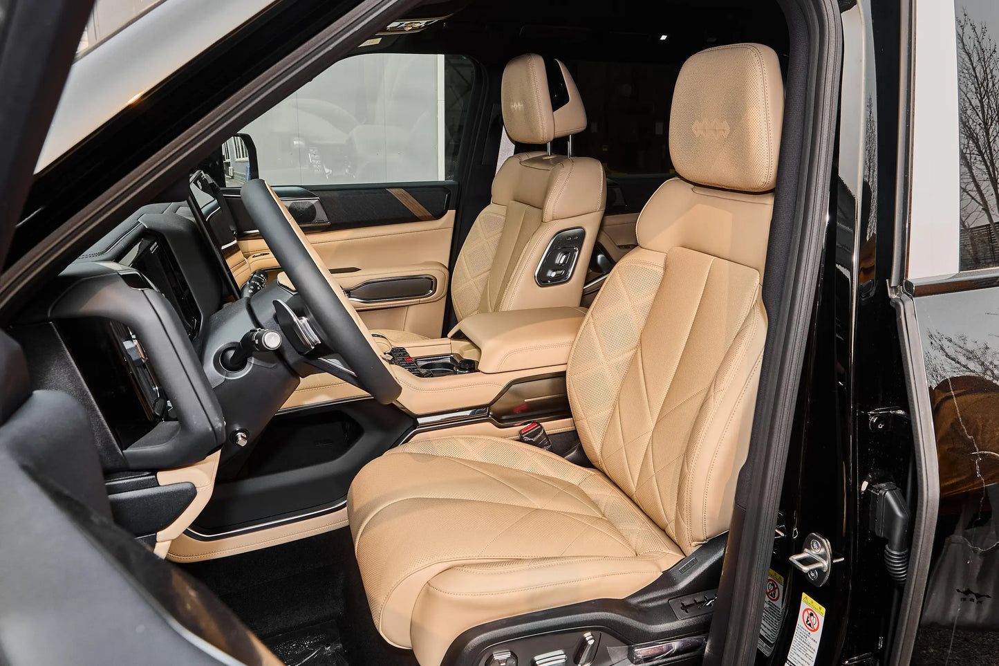 2025 Leopard 8 SUV Hybrid Car — BFHC Auto Export