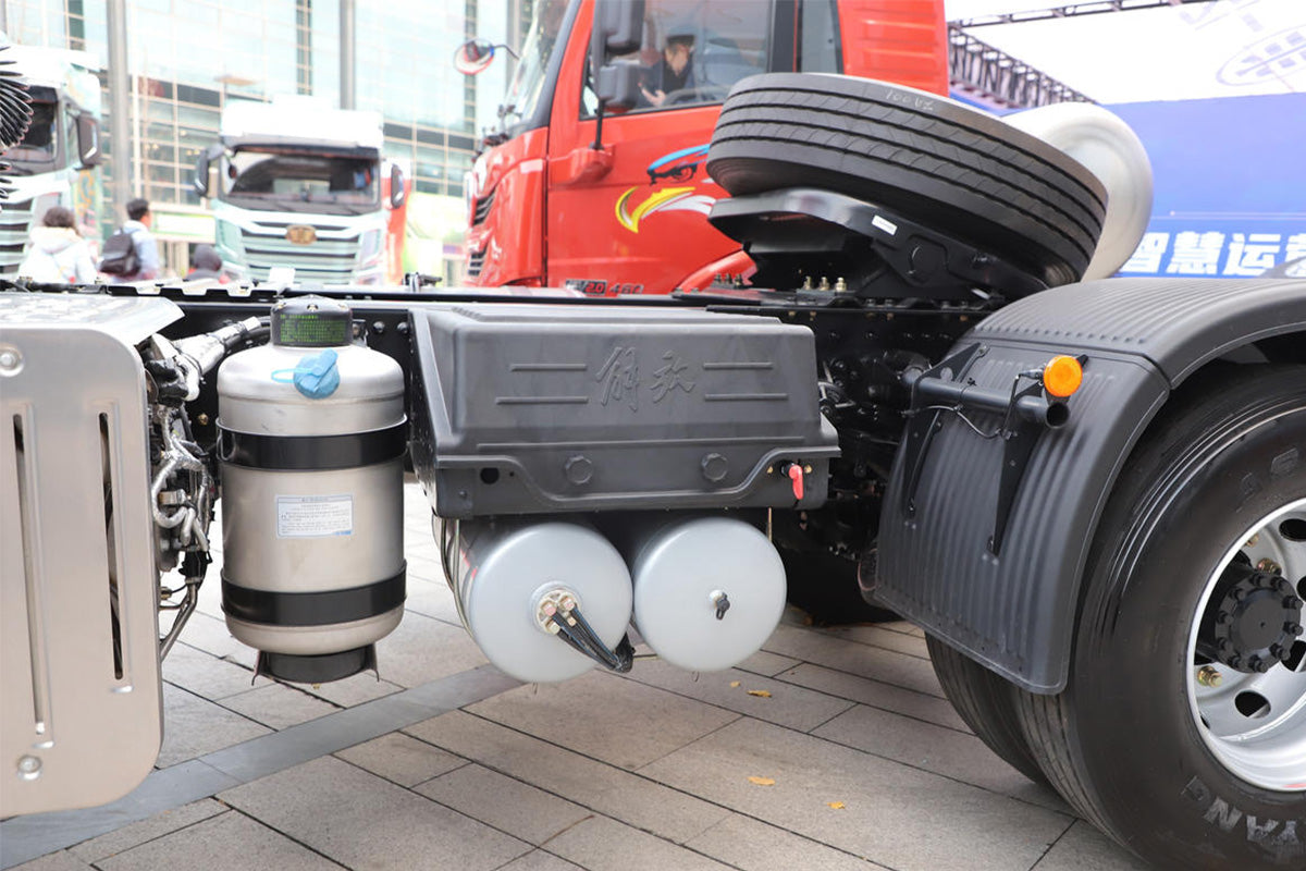 Qingdao  FAW Jiefang JK6 350 HP 4x2 Tractor Truck (457 Axle)
