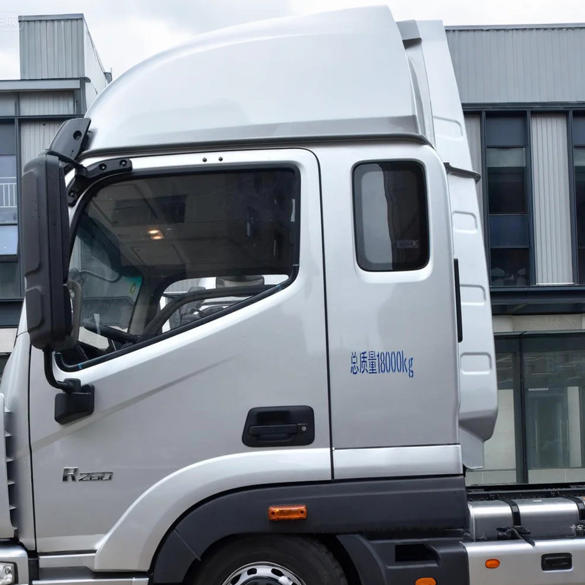 Foton Eurocargo R Series 240 hp 4x2 8.6-meter box truck