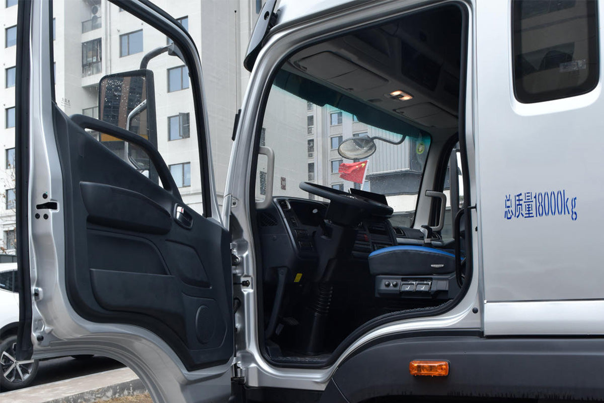 Foton Eurocargo R Series 240 hp 4x2 8.6-meter box truck