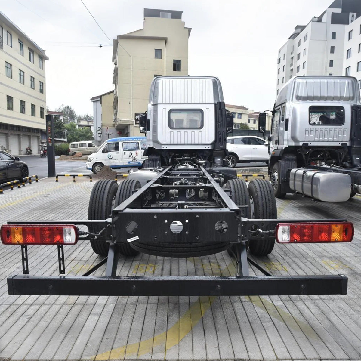 Foton Eurocargo R Series 240 hp 4x2 8.6-meter box truck
