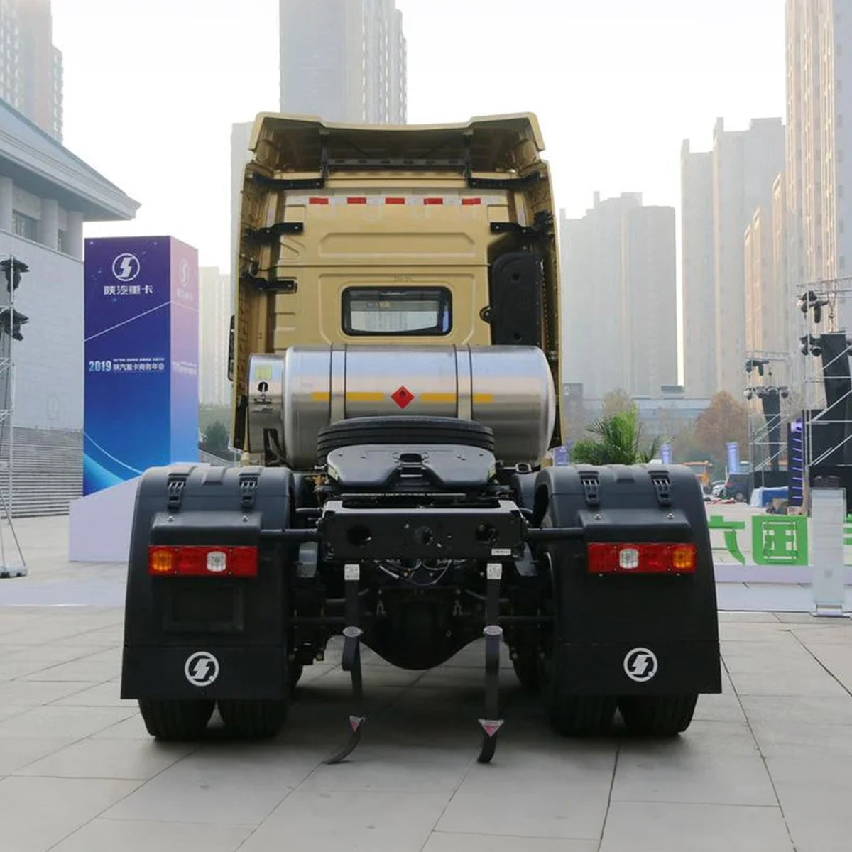 Shacman Heavy-Duty Trucks Delong X3000 460-HP 6×4 LNG Tractor (China VI)
