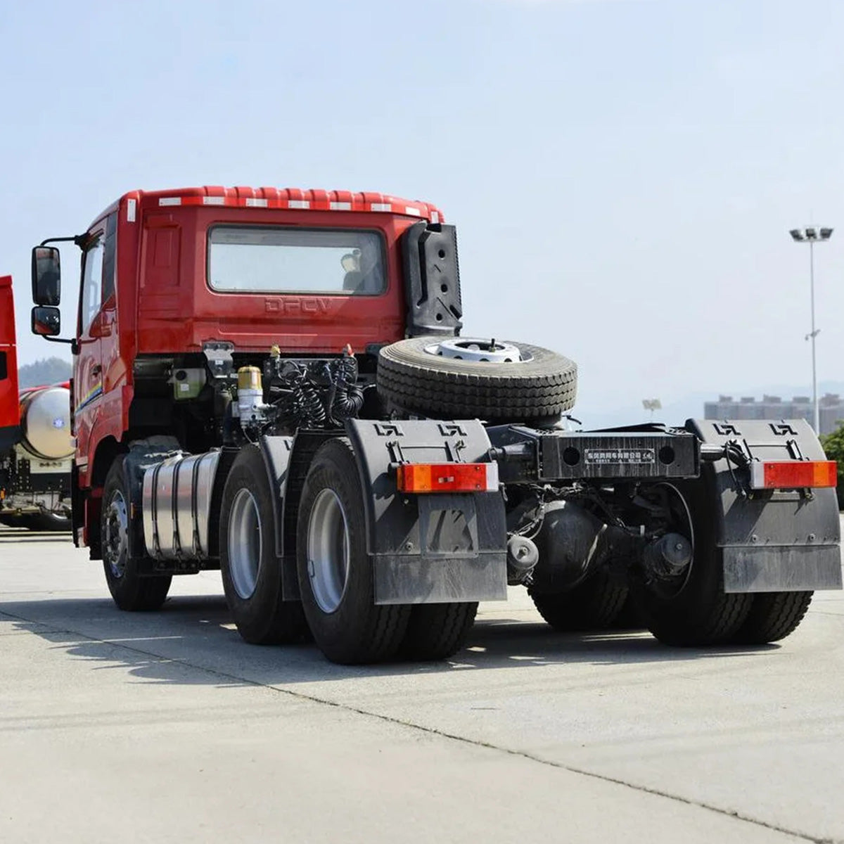 Dongfeng Tianlong Vl 480HP 6X4 Second Hand Flat-Top Cab Heavy Tractor Truck Price