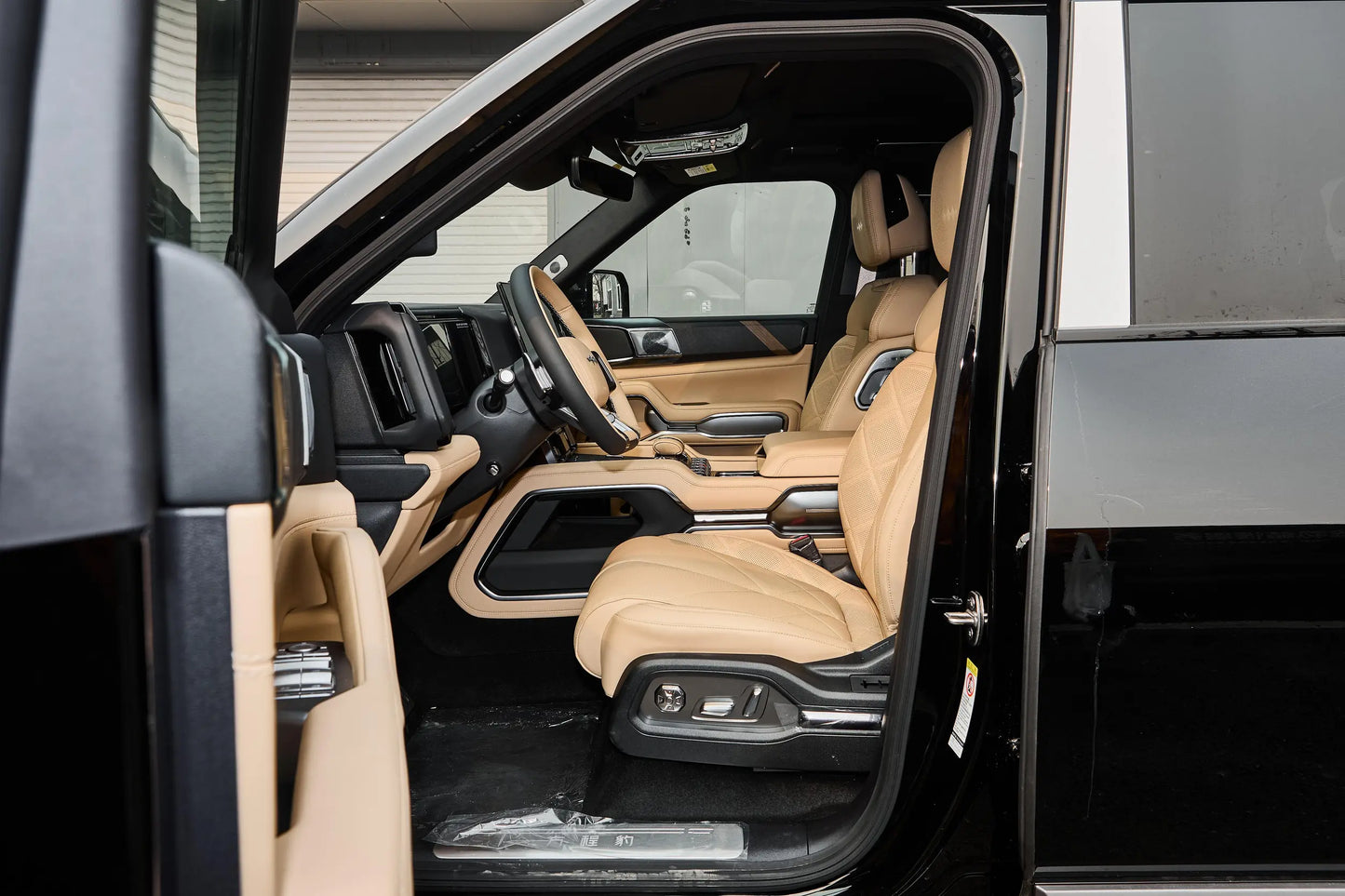 2025 Leopard 8 SUV Hybrid Car — BFHC Auto Export